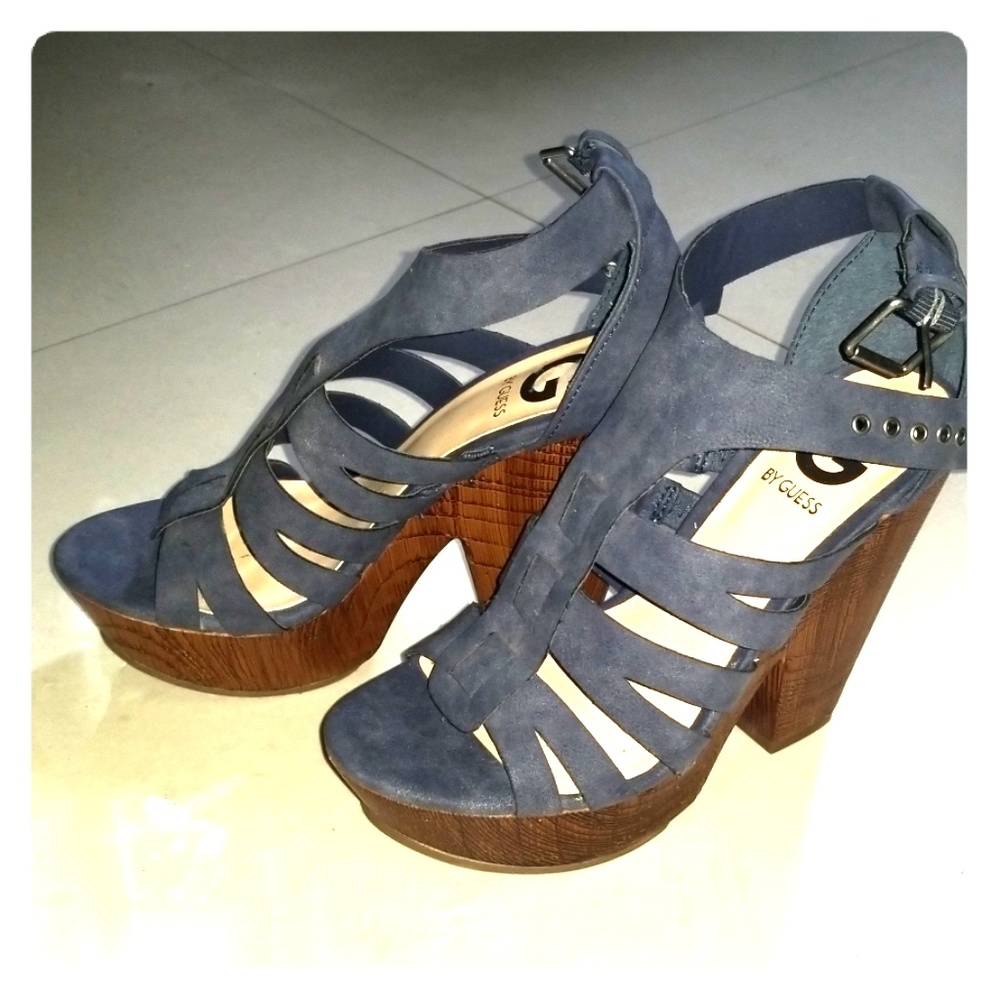 Stunning Guess high platforms 💙👠